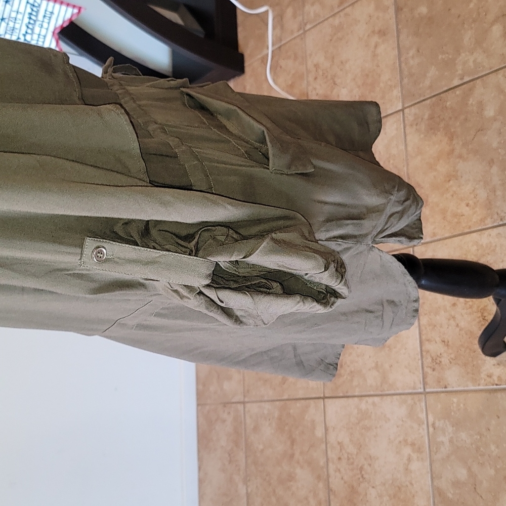 Olive green zip up shirt/jacket type - Picture 4 of 10